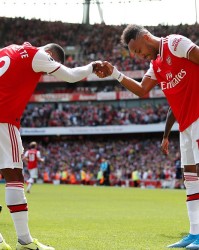 竞技宝电竞- 伯恩利提前降级引热议，孔帕尼重建计划遭遇重挫  