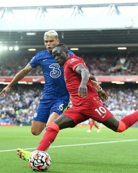 JJB- 利兹联冲超在望，阿隆索打造攻势足球新标杆  