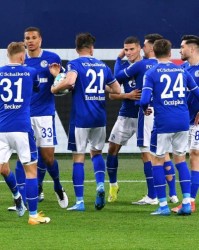 JJB- 沙尔克04深陷降级区，百年豪门面临生存危机  