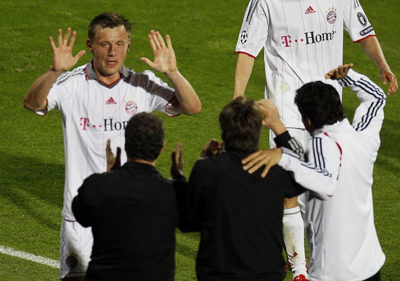  沃尔夫斯堡前锋韦格霍斯特戴帽，助球队横扫副班长