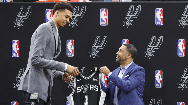  独行侠状元签锁定法国天才，文班亚马接班人浮现