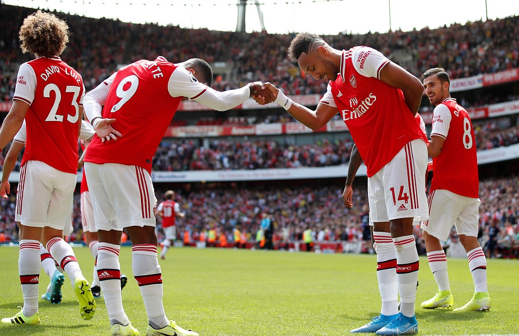  伯恩利提前降级引热议，孔帕尼重建计划遭遇重挫  