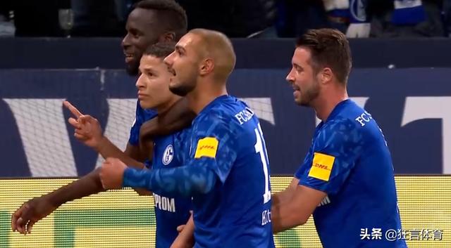  沙尔克04青训营再出神童，16岁前锋跳级首秀  