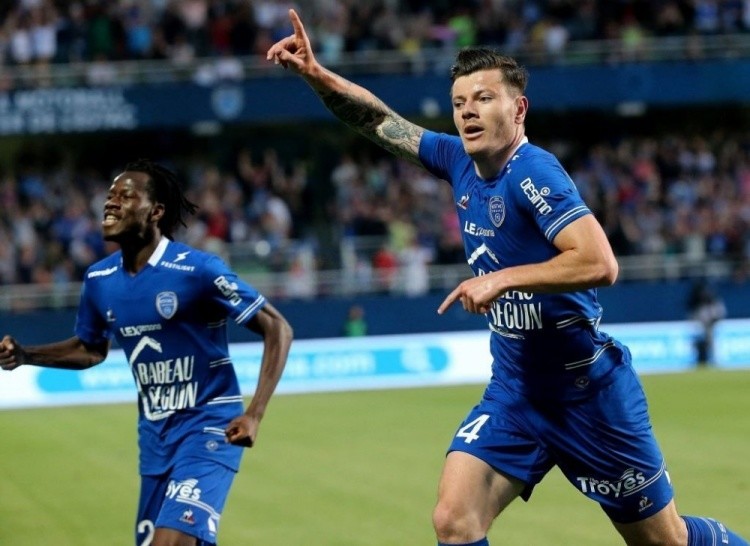  诺丁汉森林签下法甲后卫，冬窗补强计划启动